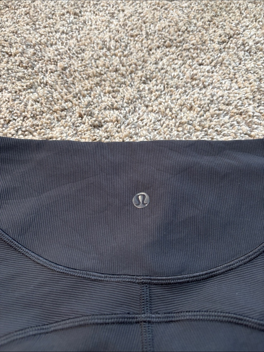Lululemon Ribbed Contoured High Rise Crop *17" size 8 - Picture 6 of 6